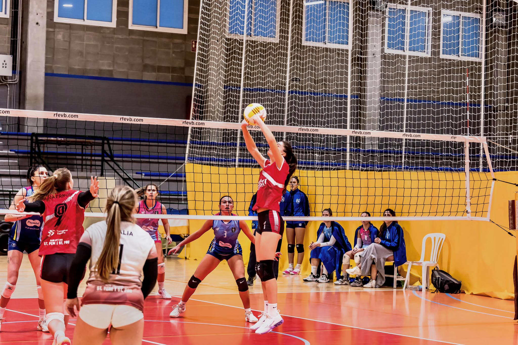 Veronika Stevovska jugando en el senior femenino de Tarragona SPSP
